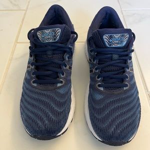 ASICS Gel Nimbus 22 size 9